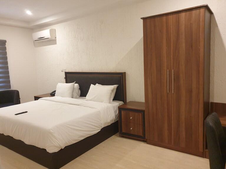 WhatsApp Image 2025-10-10 at 13.52.51 (1)